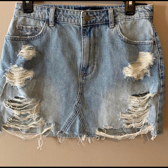 Distressed skirt - Picture 1 of 3
